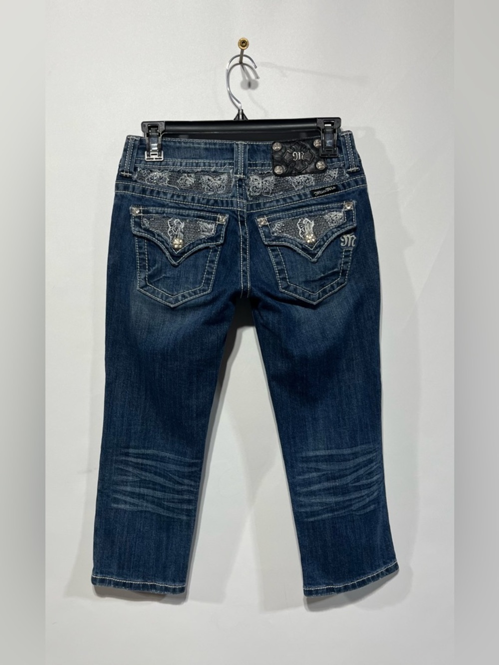 Miss Me Jean Capris With Butterfly Bling Pockets Size 27 Inseam 20” - Picture 2 of 8